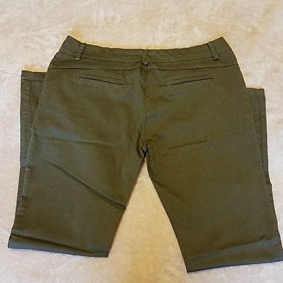 Green pants 💚 - Picture 3 of 6